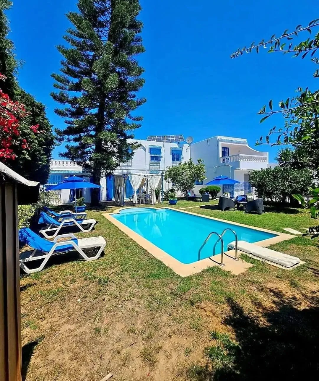 A Vendre villa avec piscine à chatt_mariem pré résidence Costa