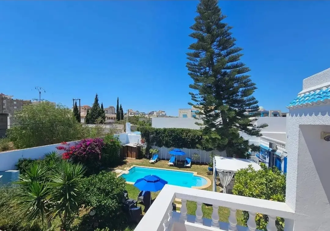 A Vendre villa avec piscine à chatt_mariem pré résidence Costa