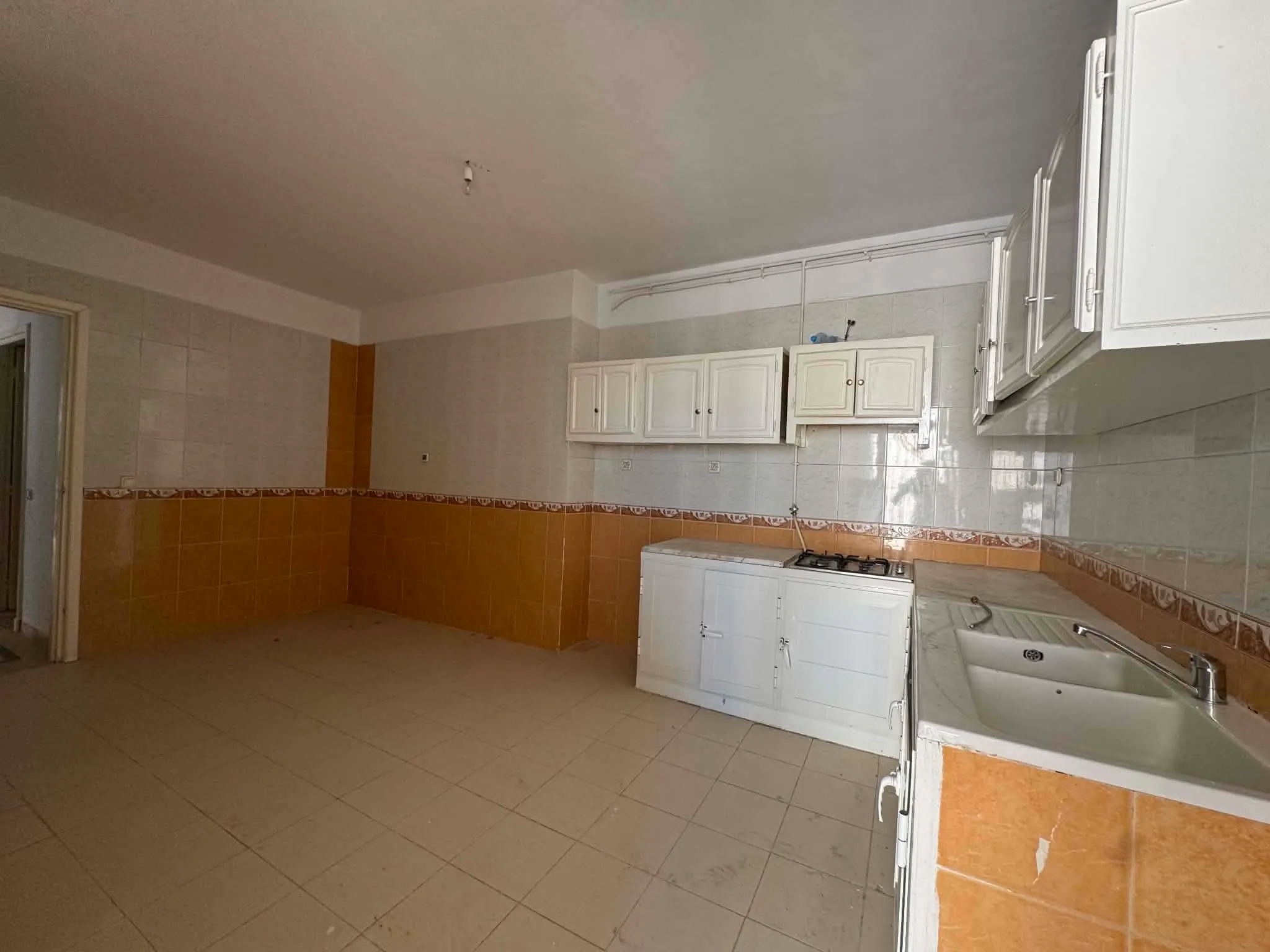 un appartement s+3 au 3éme étage(doubles ascenseurs) a louer a ennacer 2 prés de zen