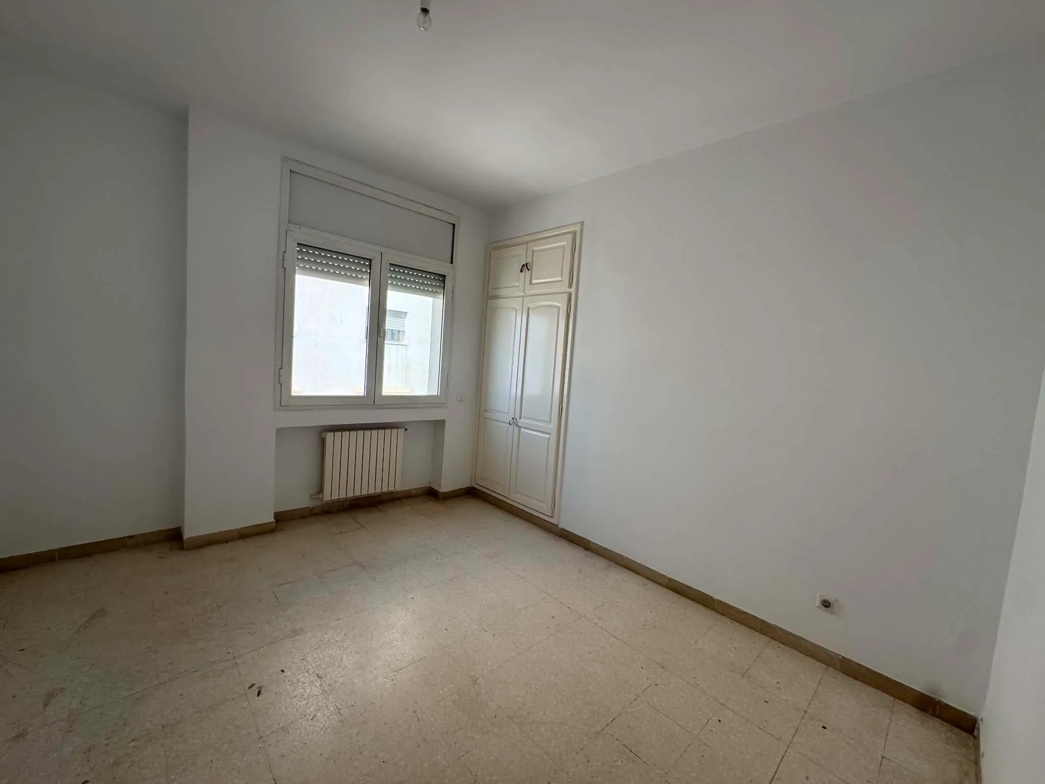 un appartement s+3 au 3éme étage(doubles ascenseurs) a louer a ennacer 2 prés de zen