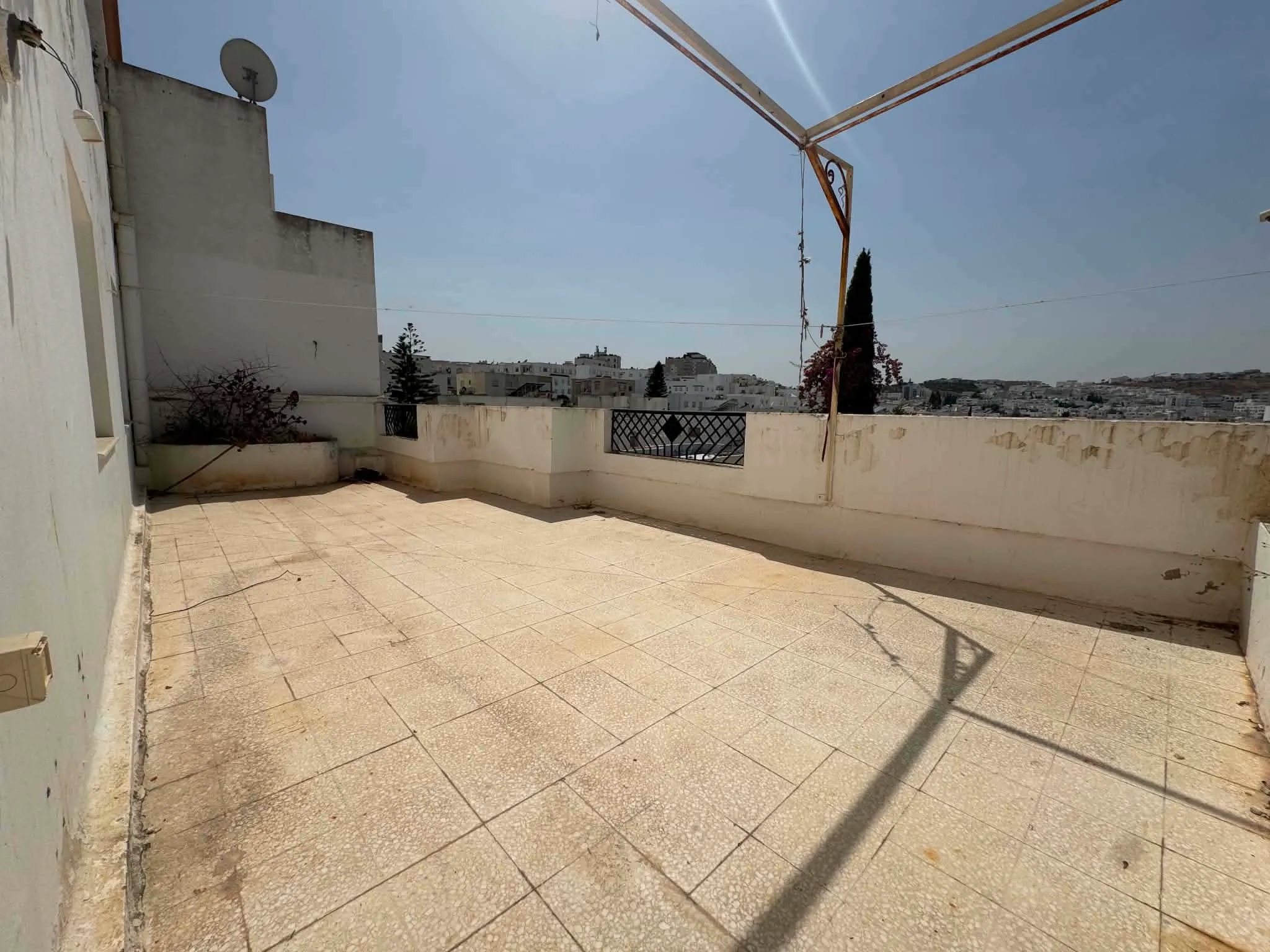 un appartement s+3 au 3éme étage(doubles ascenseurs) a louer a ennacer 2 prés de zen