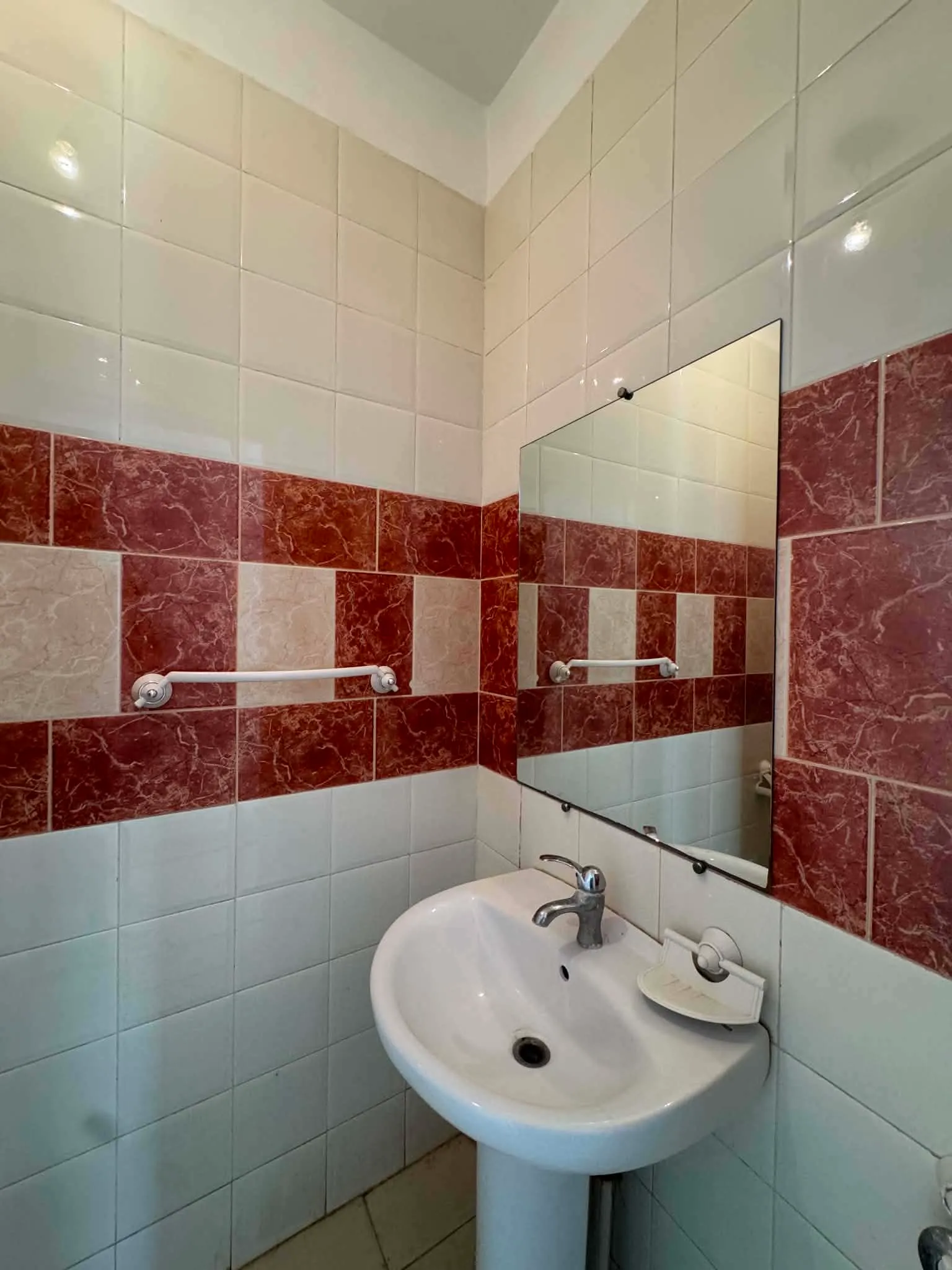 un appartement s+3 au 3éme étage(doubles ascenseurs) a louer a ennacer 2 prés de zen