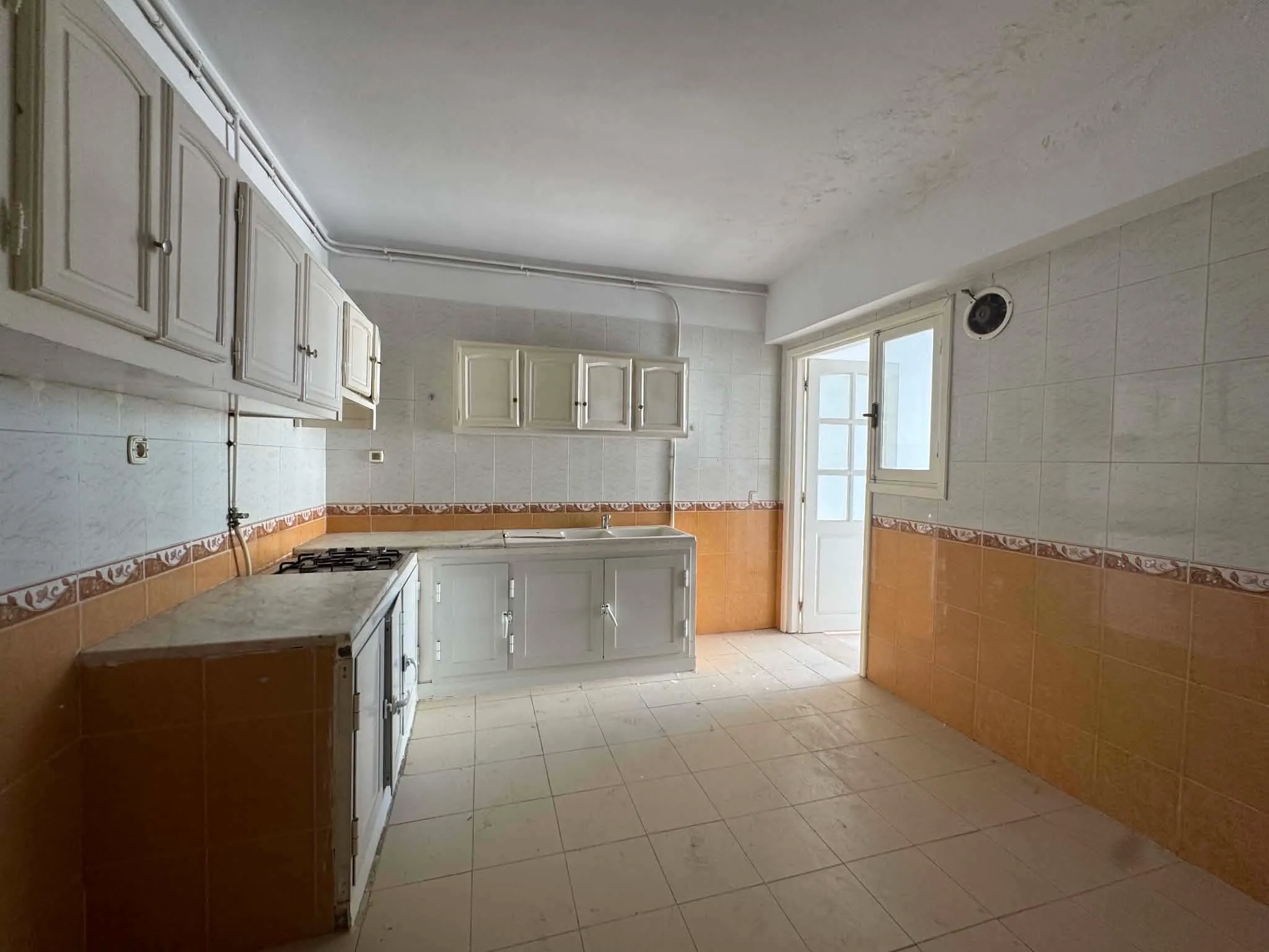 un appartement s+3 au 3éme étage(doubles ascenseurs) a louer a ennacer 2 prés de zen