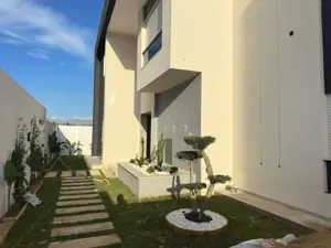 une charmante villa de style Moderne en cours de finition