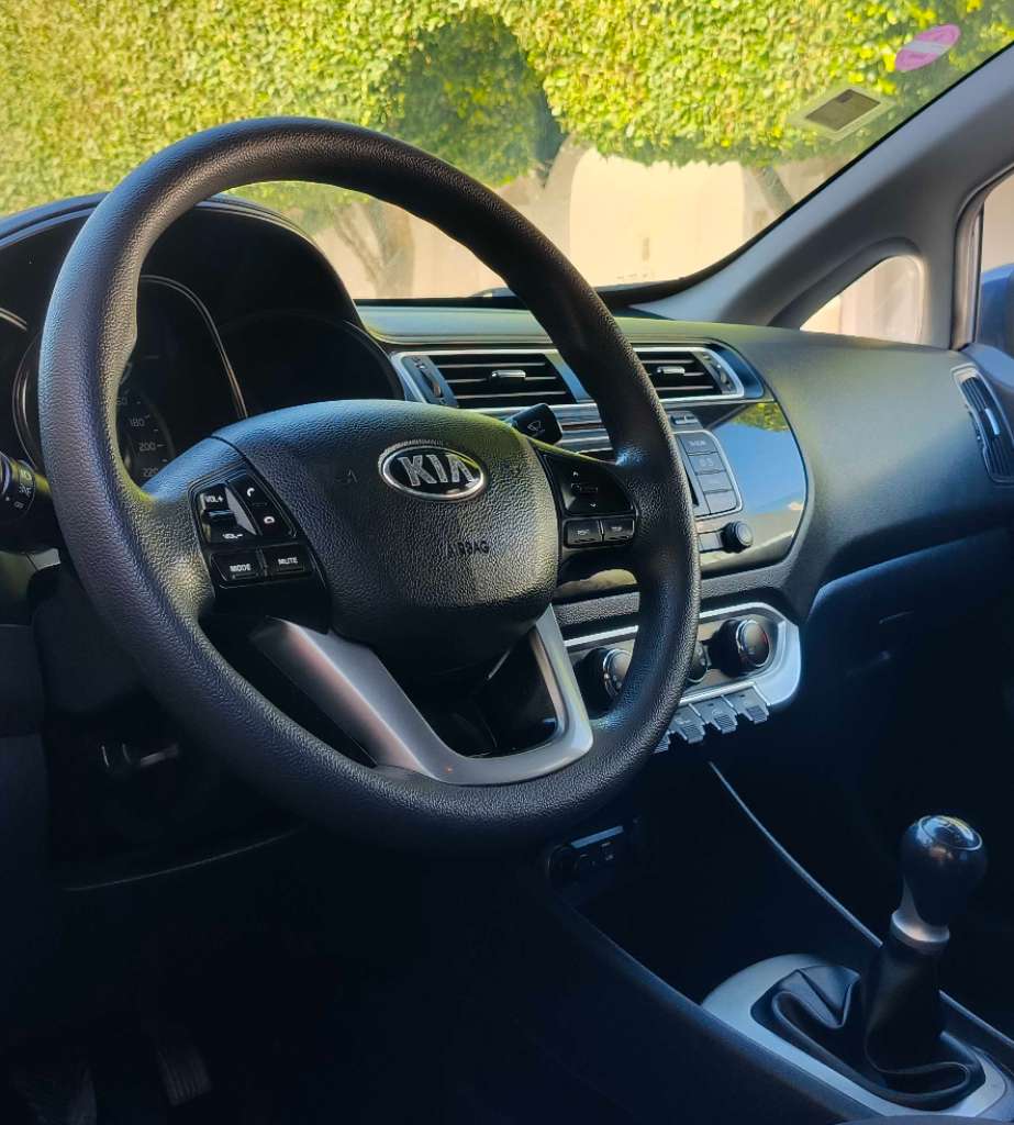 🚘 KIA RIO 