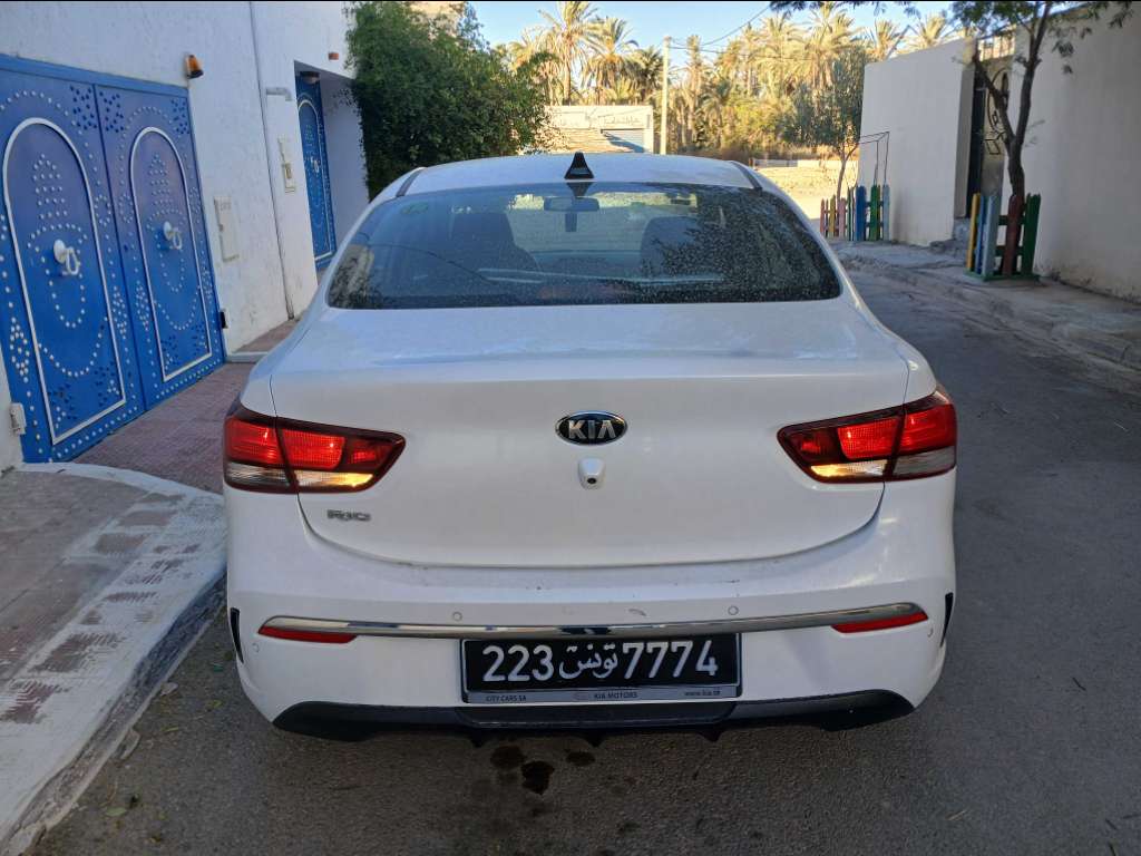 KIA RIO Berline ESSENCE Tel 40884251