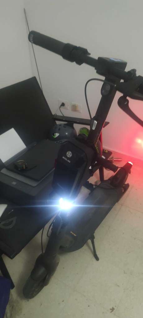 Trottinette électrique Ninebot G2 max utiliser 3 mois 
