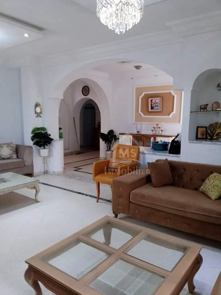Location estivale: Une villa meublée S+3 avec piscine et jardin à louer 51355351