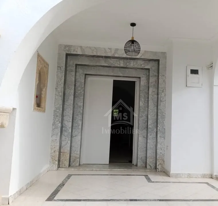 Location estivale: Une villa meublée S+3 avec piscine et jardin à louer 51355351