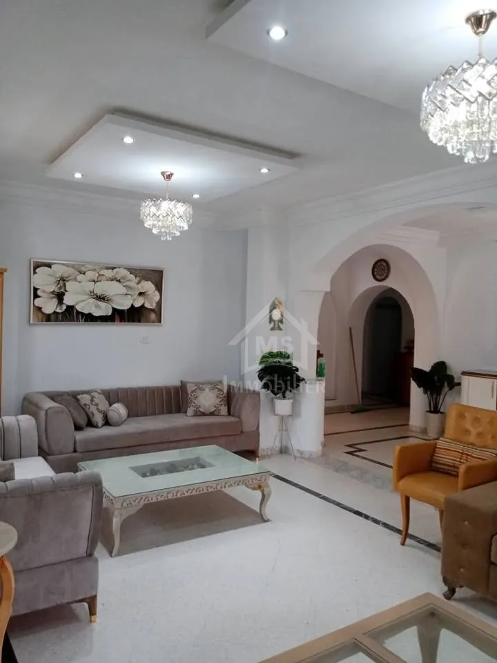 Location estivale: Une villa meublée S+3 avec piscine et jardin à louer 51355351