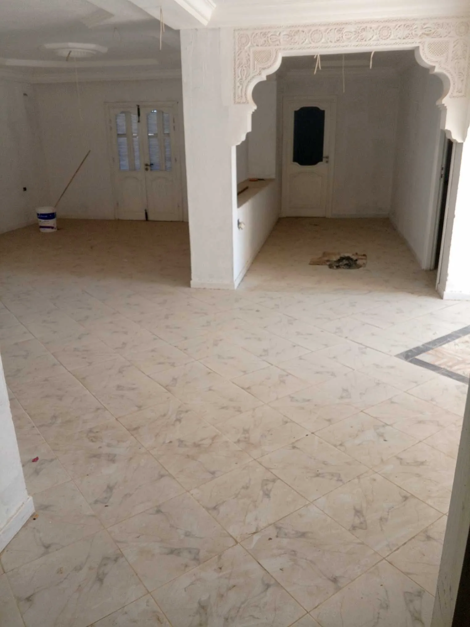 فرصة دار للبيع على طريق