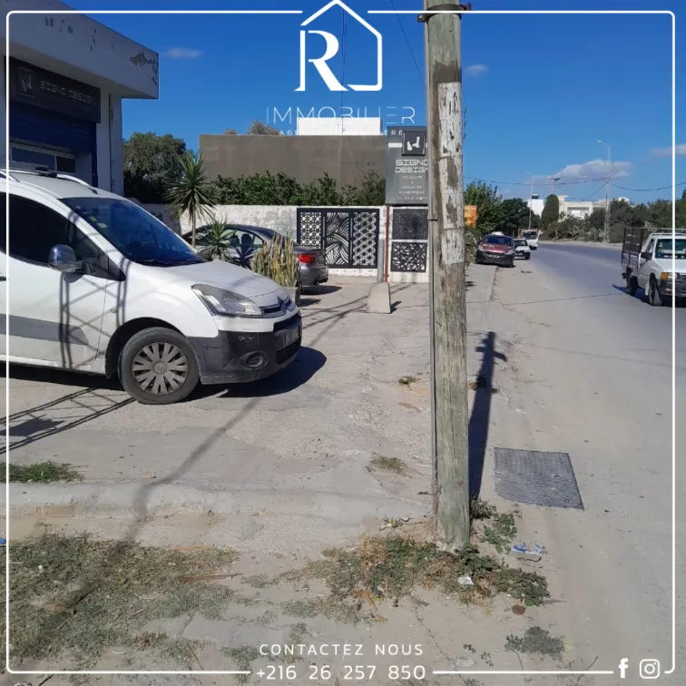 للبيع قطعة أرض في الحمامات  2éme position sur la route goudronnée تبعد فقط 3دق على البحر 