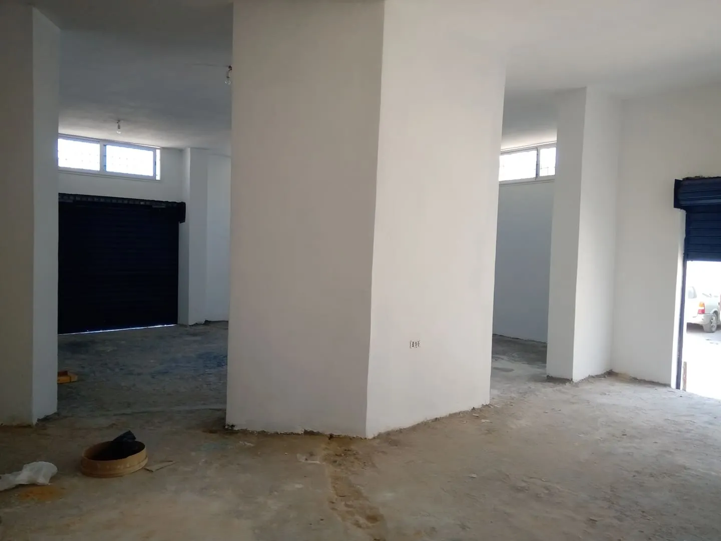  Un Local Commercial sur Deux Niveaux  Situé sur Une Route Principale à Ain Mariem , Bizerte.  