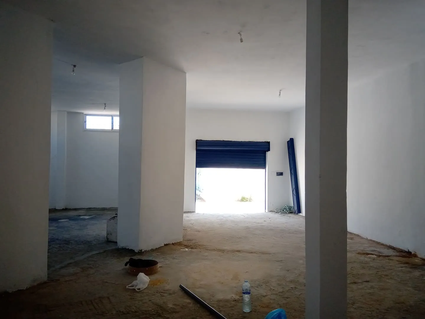  Un Local Commercial sur Deux Niveaux  Situé sur Une Route Principale à Ain Mariem , Bizerte.  