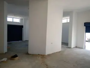  Un Local Commercial sur Deux Niveaux  Situé sur Une Route Principale à Ain Mariem , Bizerte.  