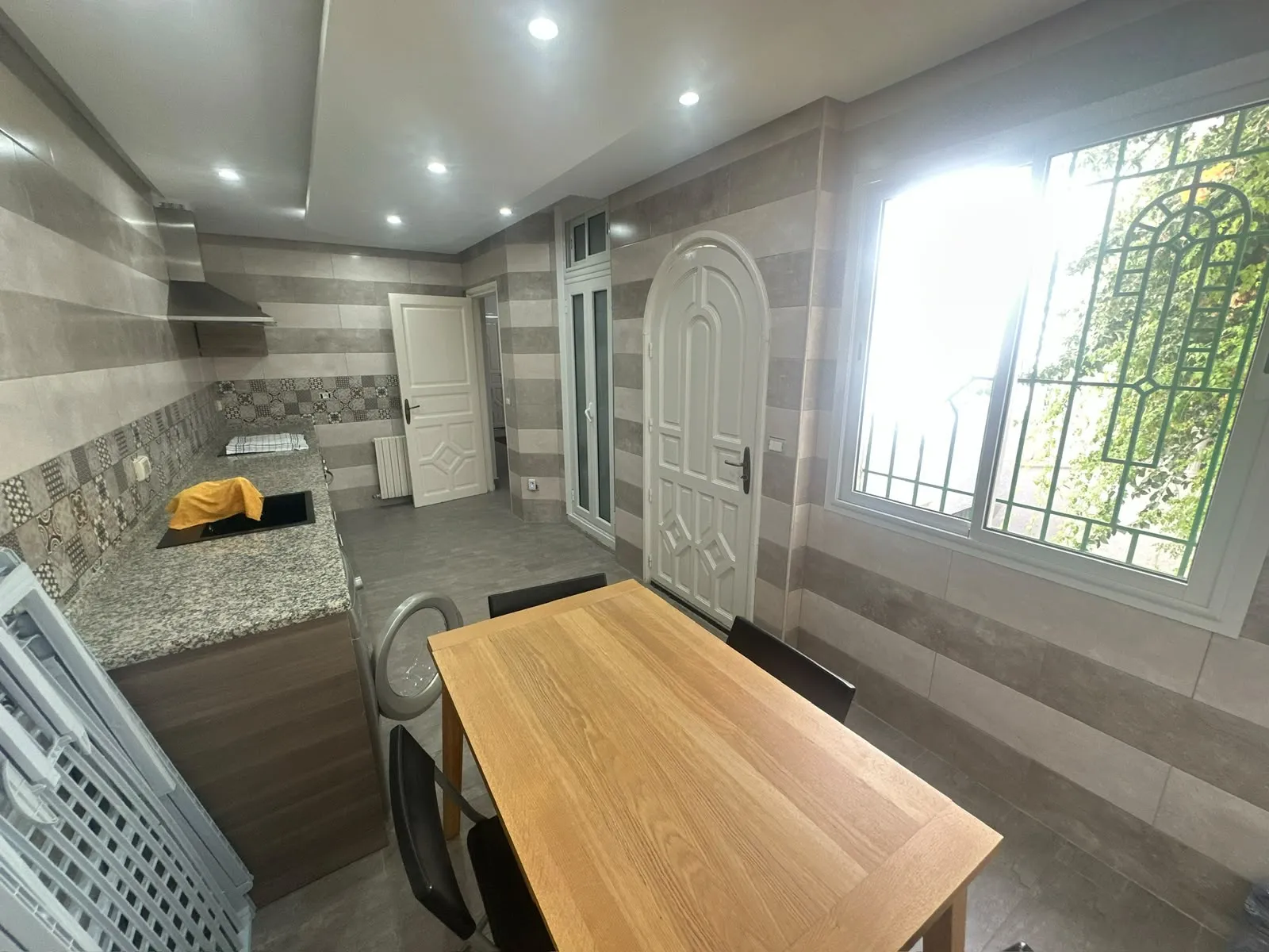 un Duplexe S+3 dans une résidence privée proche de Hôtel sultan