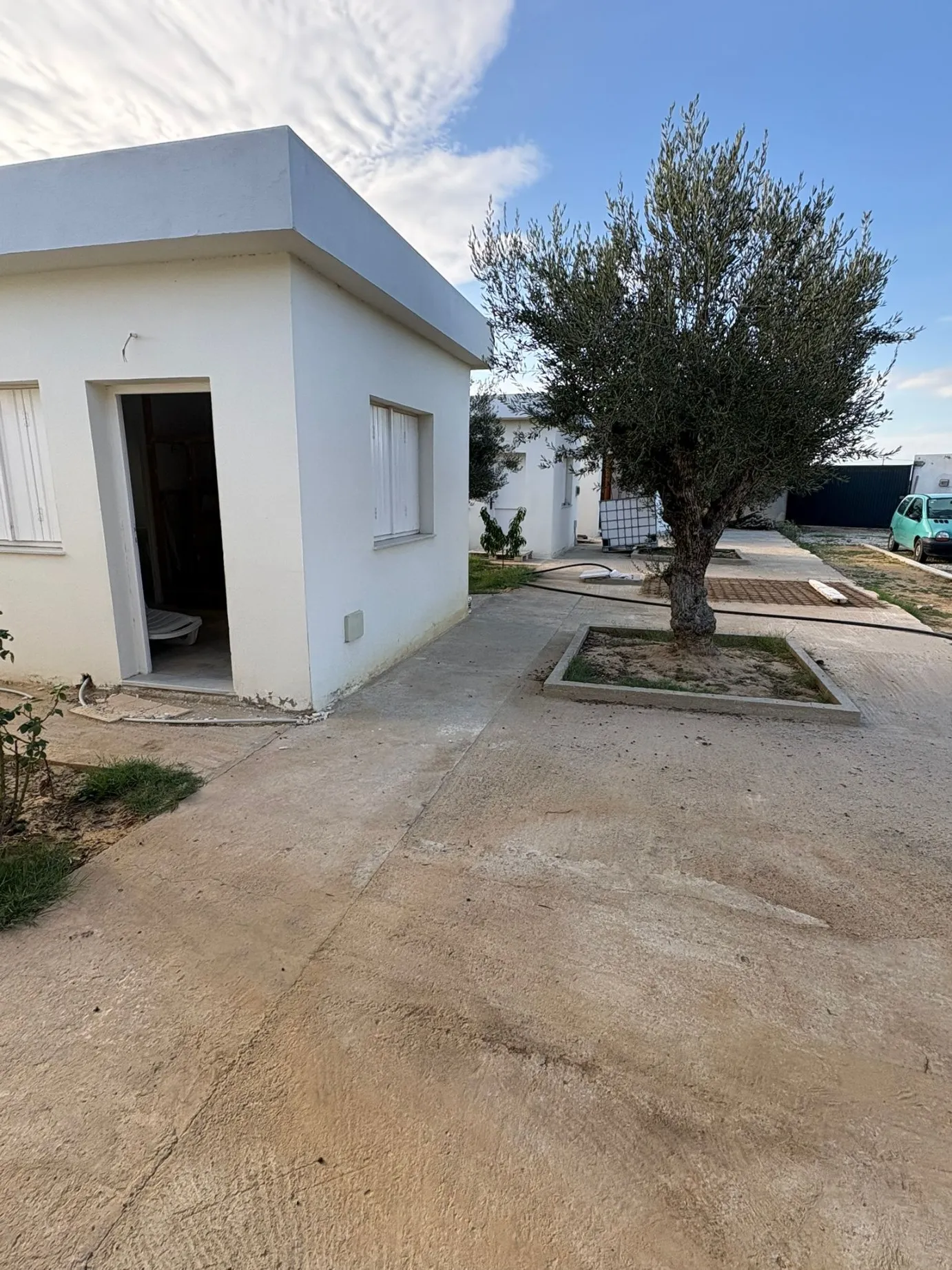 đ Maison d'hĂŽte De 3000 mÂČ+ Piscine En Vente | Chott Mariem