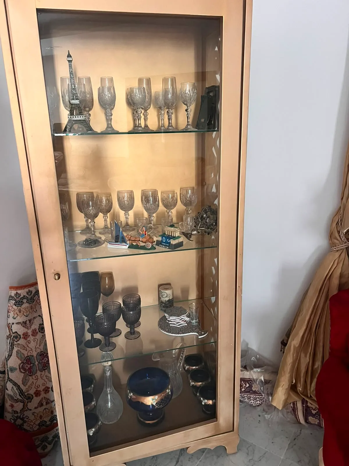 Vente meubles .argentiere 300dt.buffet 500dt