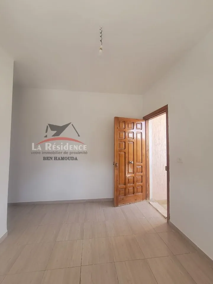  à louer un studio vide , début  corniche Bizerte 