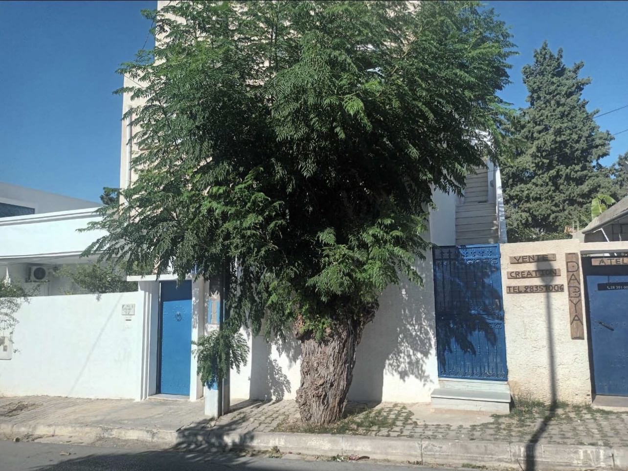 à louer un etage de villa S+3 porte ind  meublé (ou vide a votre choix ) à amilcar sidibousaid 