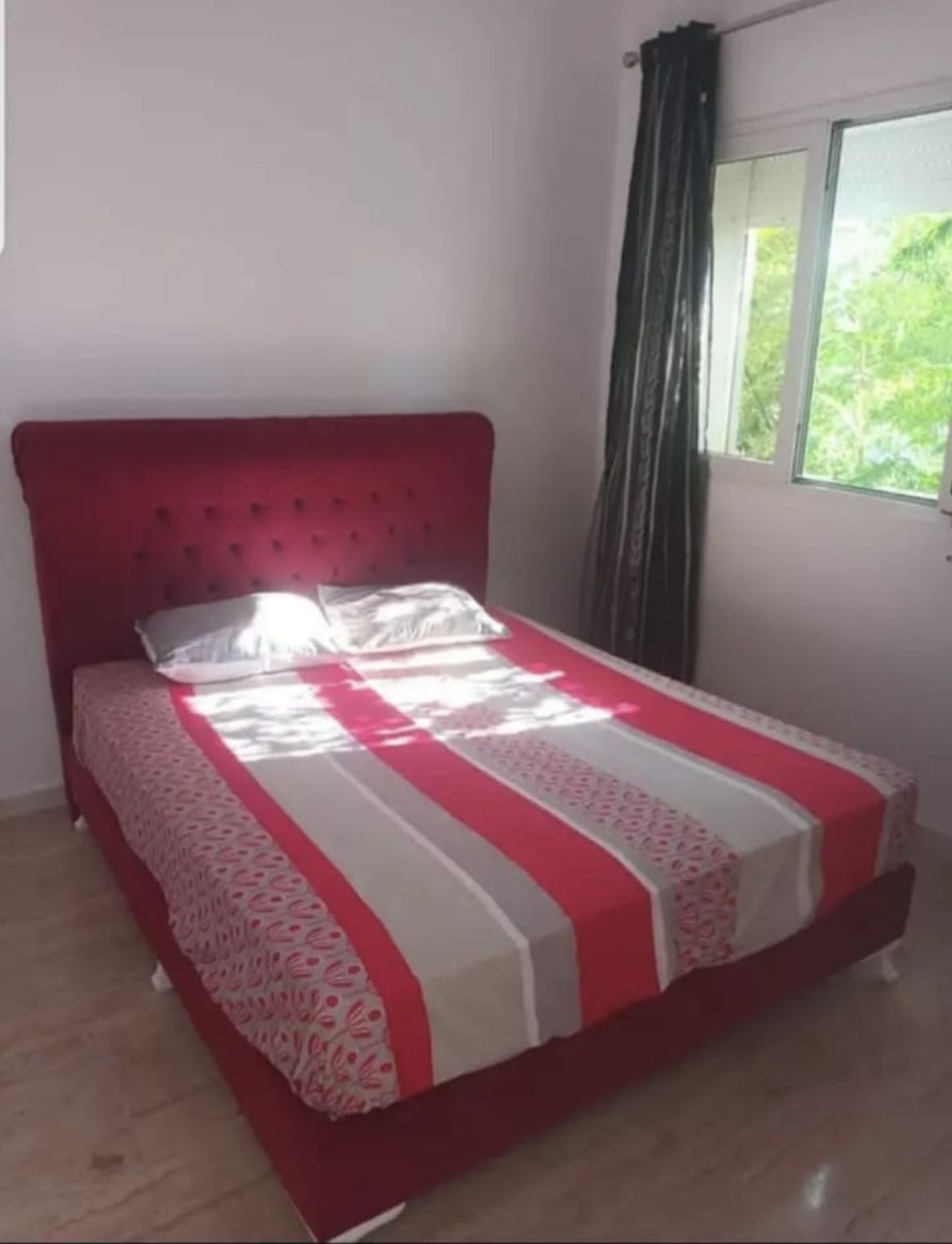 à louer un etage de villa S+3 porte ind  meublé (ou vide a votre choix ) à amilcar sidibousaid 