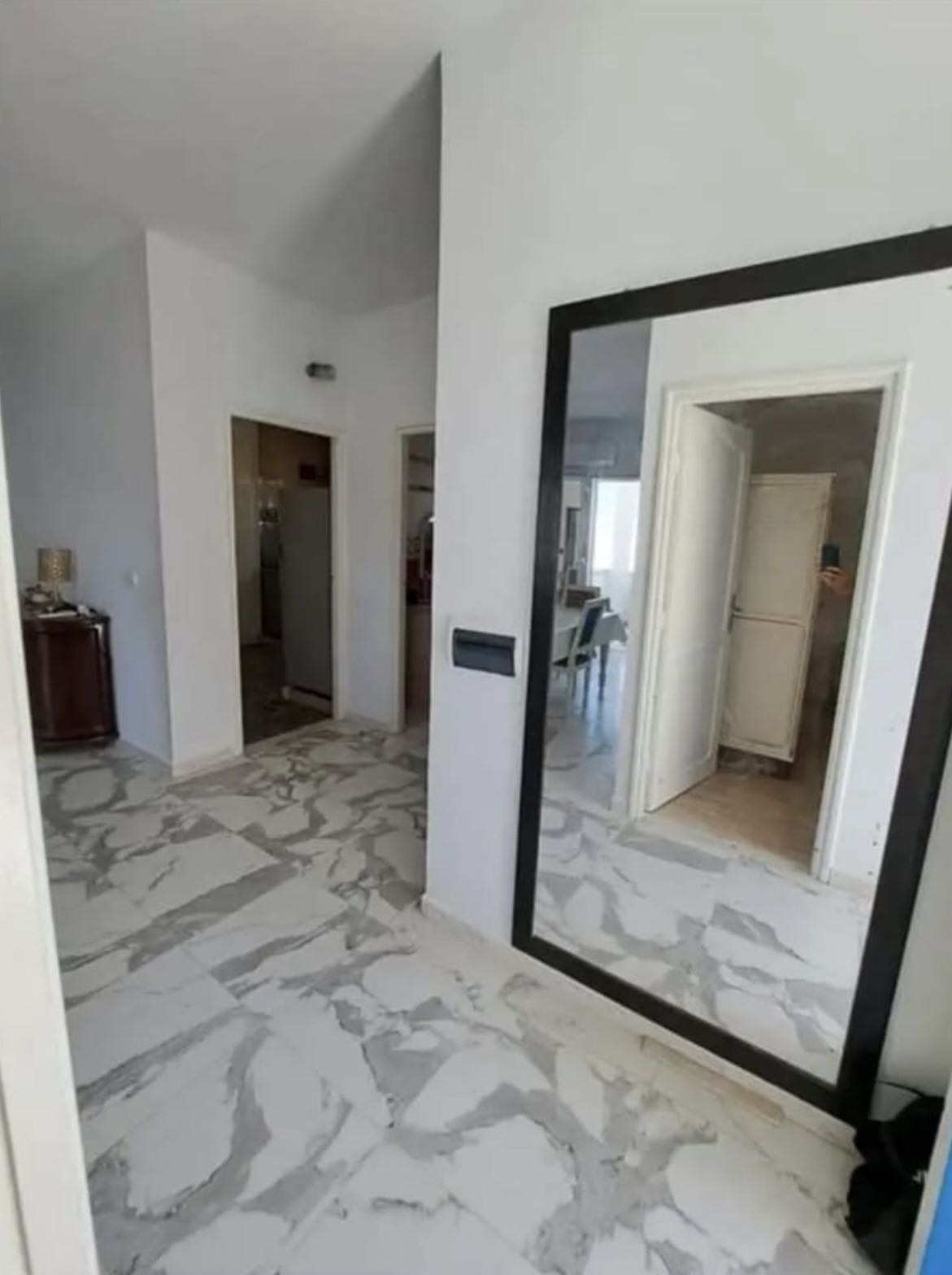 à louer un etage de villa S+3 porte ind  meublé (ou vide a votre choix ) à amilcar sidibousaid 