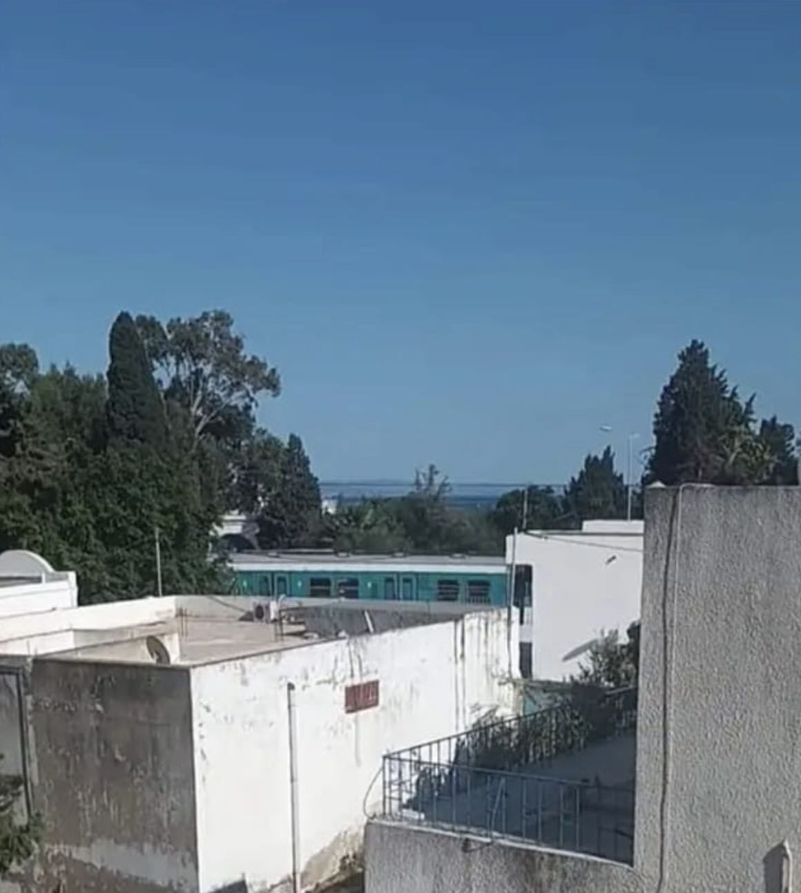 à louer un etage de villa S+3 porte ind  meublé (ou vide a votre choix ) à amilcar sidibousaid 
