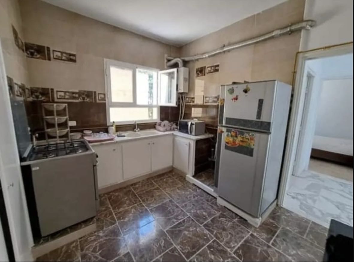 à louer un etage de villa S+3 porte ind  meublé (ou vide a votre choix ) à amilcar sidibousaid 