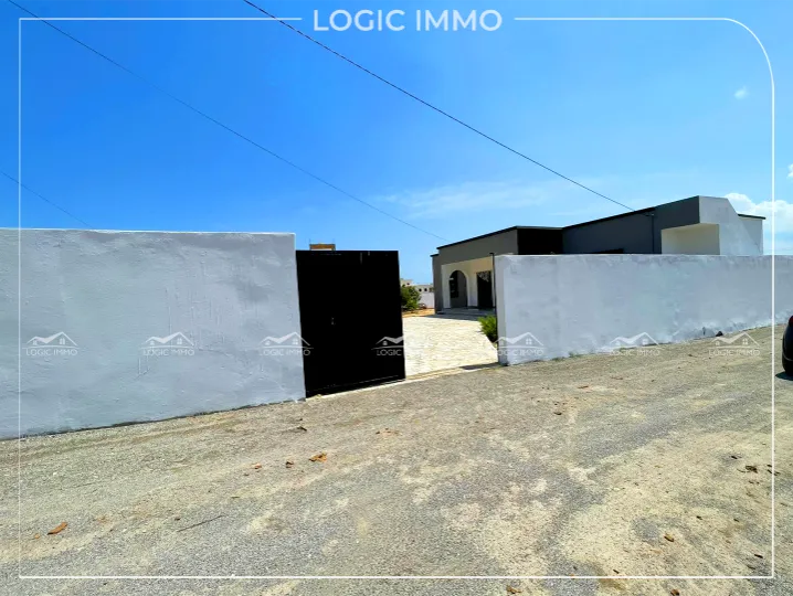 A vendre une villa S+3 située à sidi jdidi Hammamet