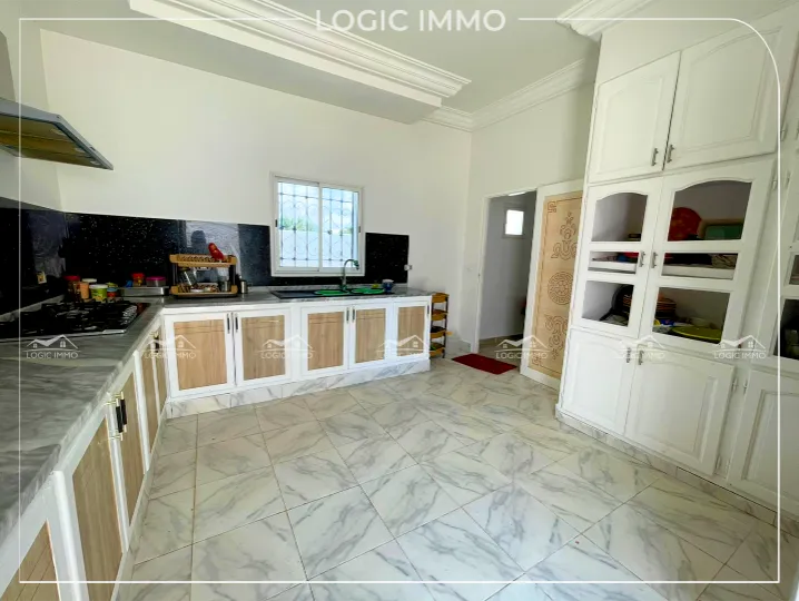A vendre une villa S+3 située à sidi jdidi Hammamet
