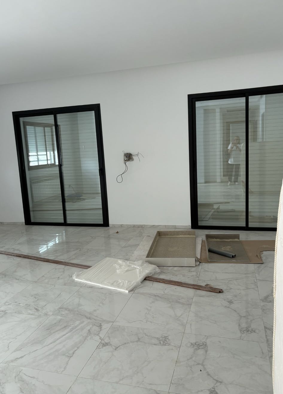 EL MENZAH9 ( Étage de villa luxueux à louer )