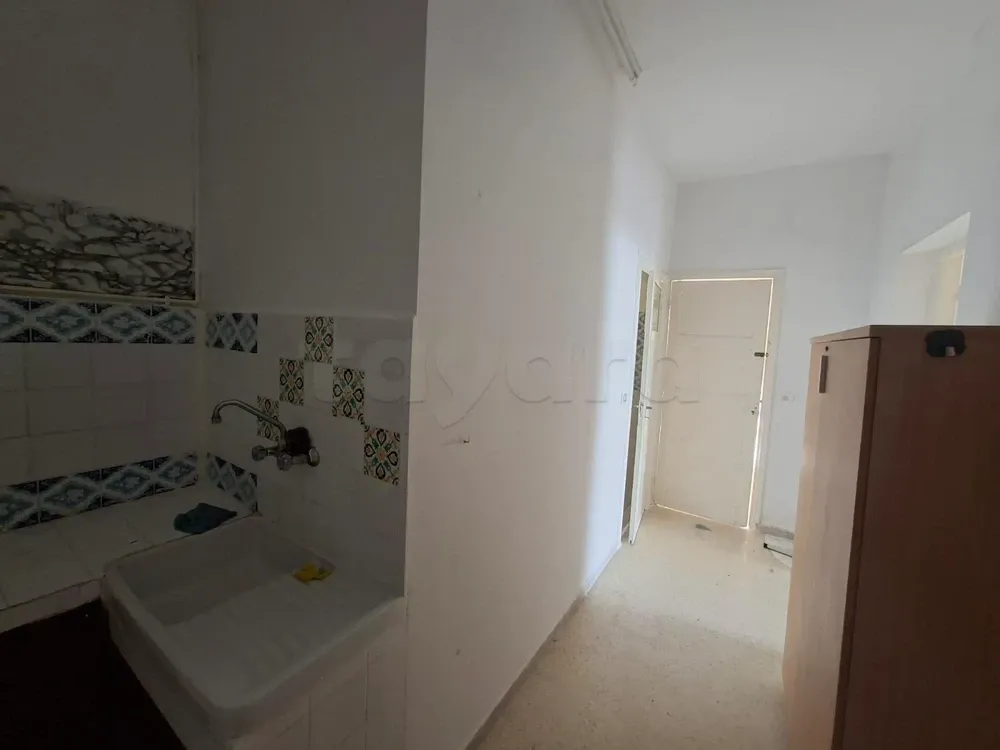 un studio s+1 au rdc a louer situé a jardin d'el manzah 9b prés de clinique l'espoir.