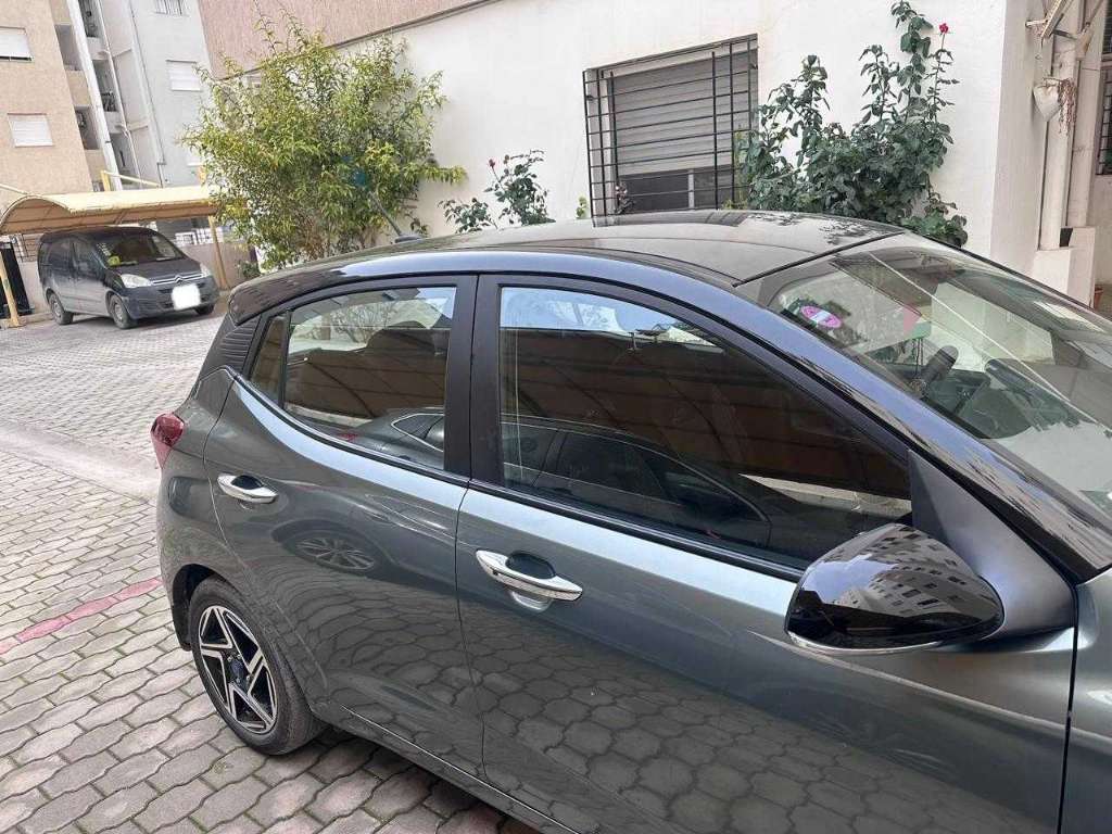-Hyundai Grand i10 High Grade