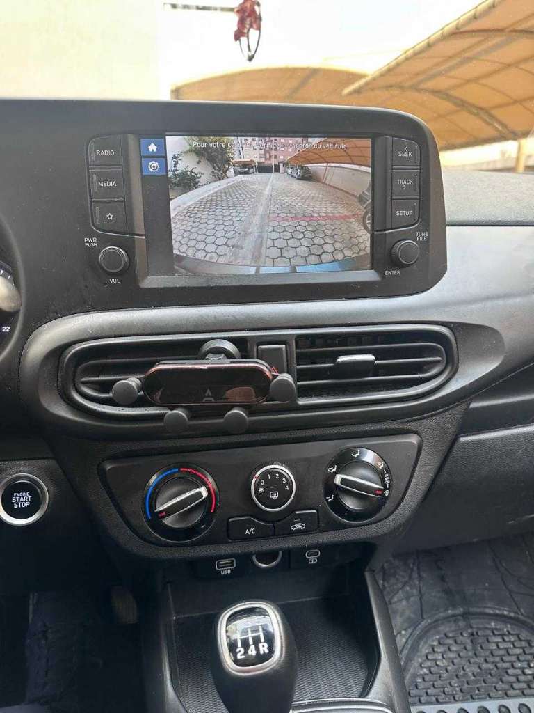 -Hyundai Grand i10 High Grade