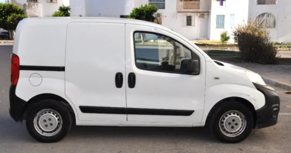 UNE TRÈS BELLE FIAT FIORINO TEL: 97.179.768 Prix 24.300 Dinar