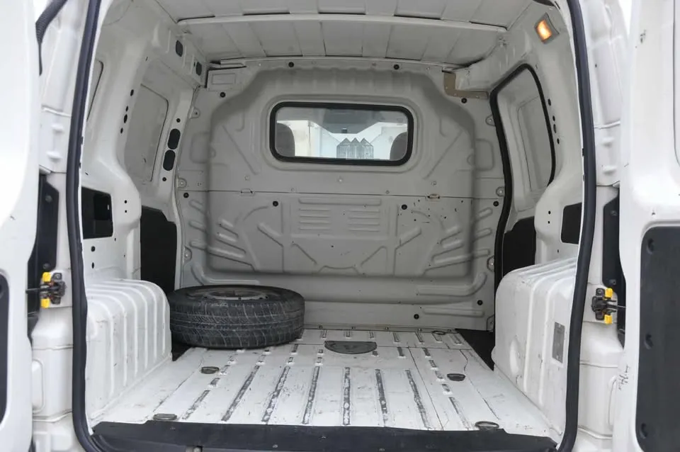 UNE TRÈS BELLE FIAT FIORINO TEL: 97.179.768 Prix 24.300 Dinar