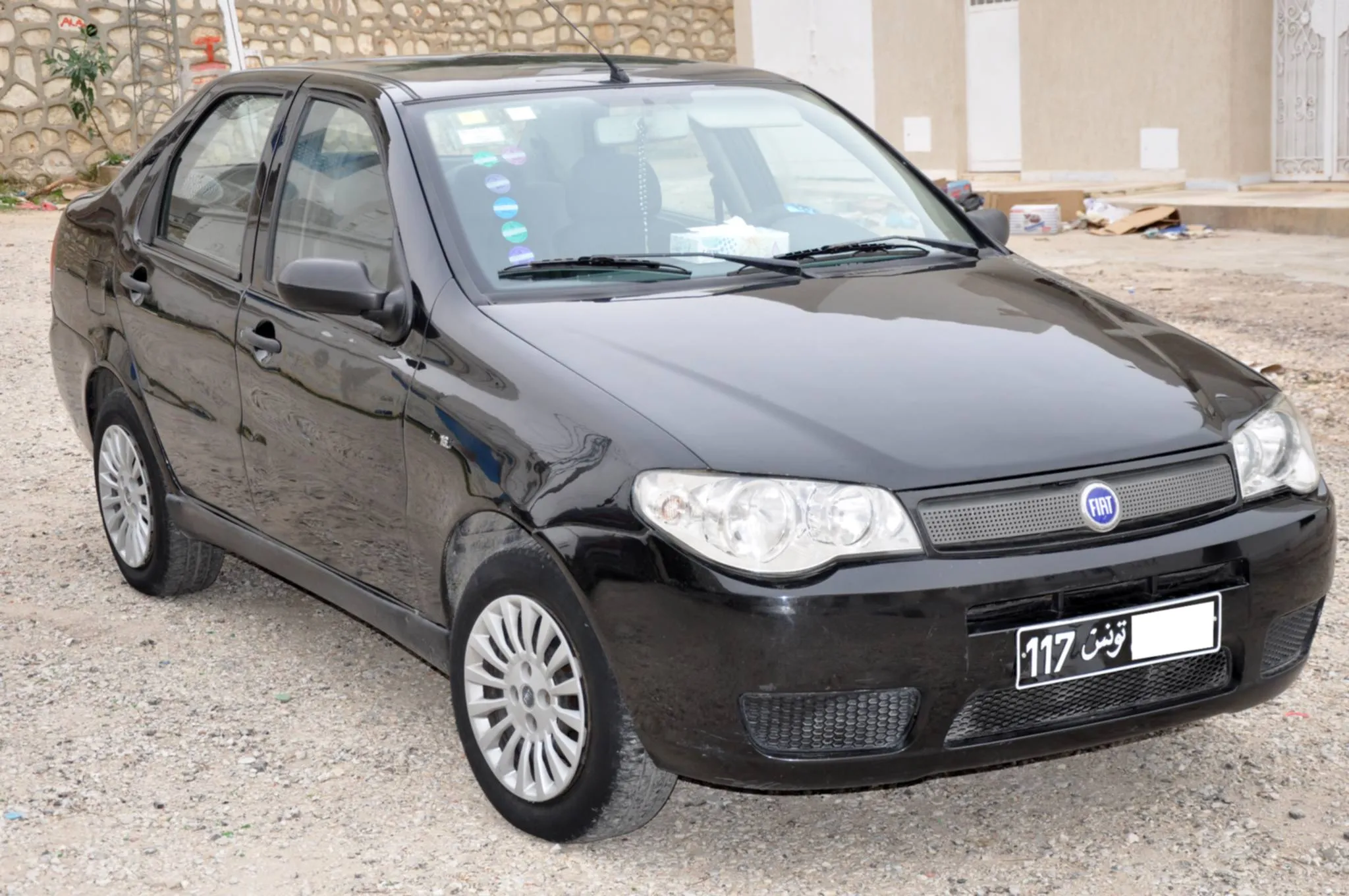 FIAT SIENA 2 Tel : 98.563.624  Prix 18.000 Dinar