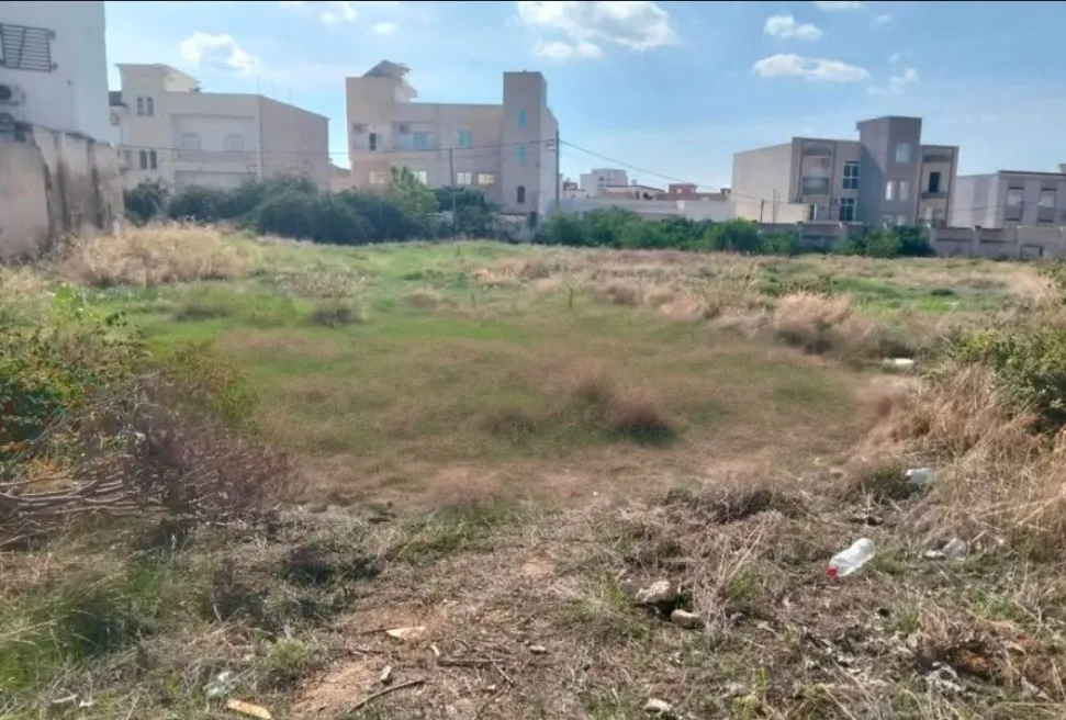 Opportunité Terrain De  2400 m2 R+8 à cité jawhra sousse