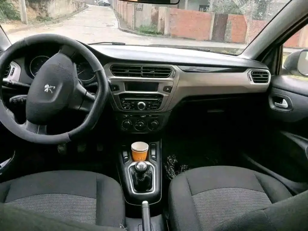 PEUGEOT 301 ACCESS PREMIÈRE MAIN