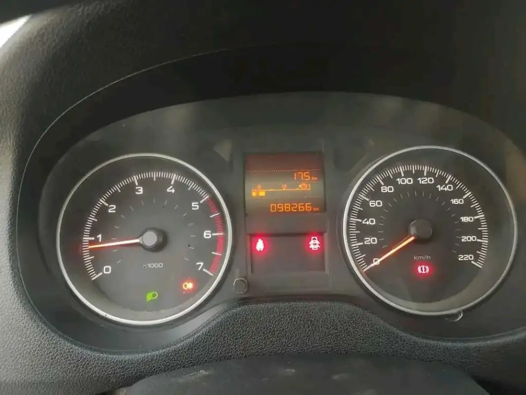PEUGEOT 301 ACCESS PREMIÈRE MAIN