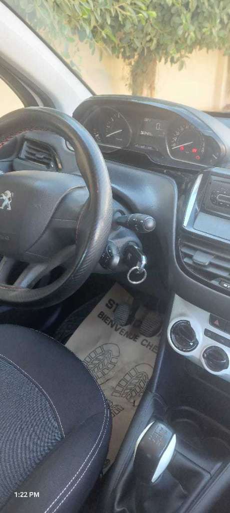 A vendre 208 etat neuf