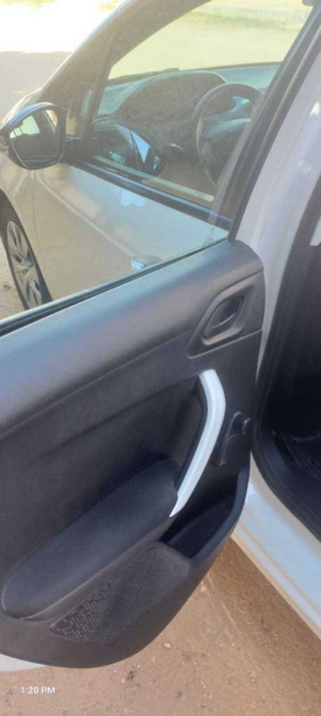 A vendre 208 etat neuf