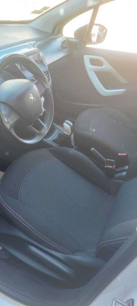 A vendre 208 etat neuf