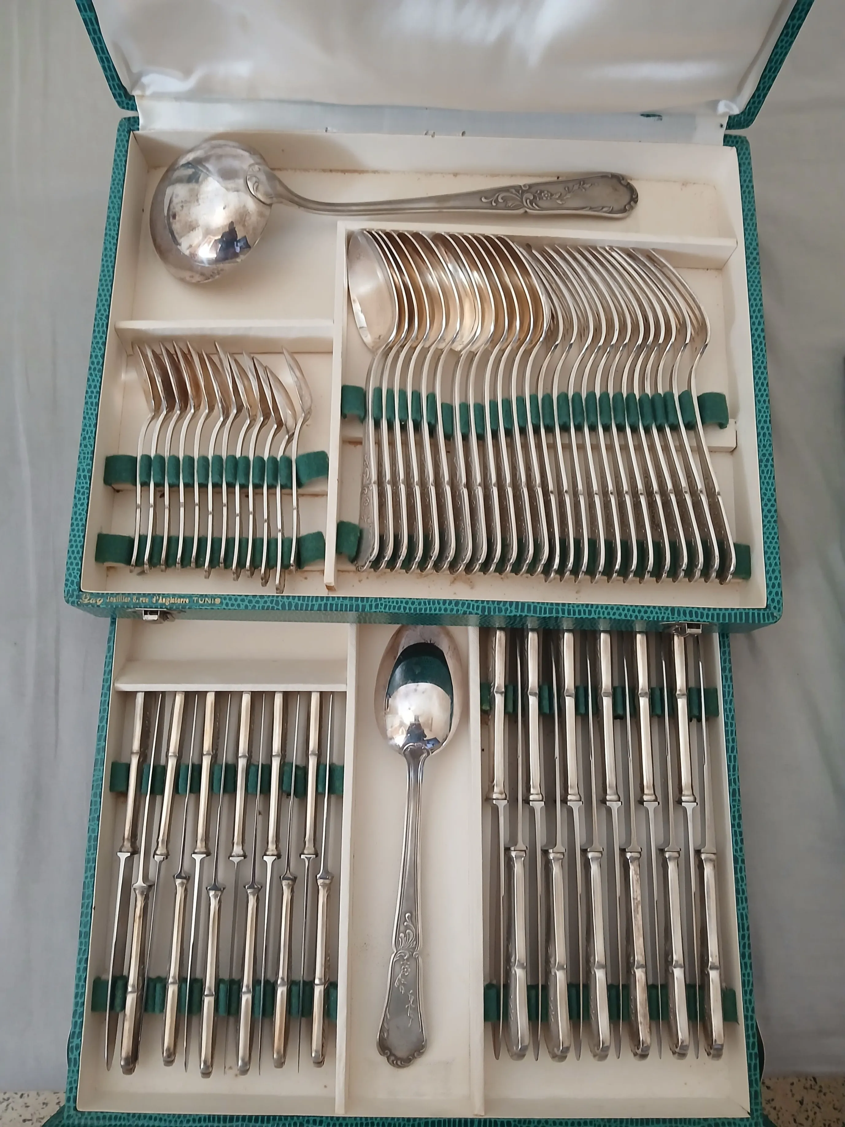 Ménagère en argent 75 pièces