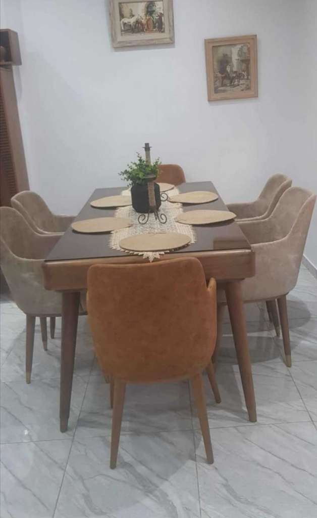 Meuble d'entrée + Living + table et chaises 