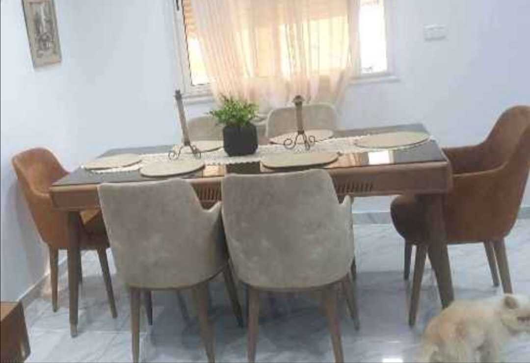 Meuble d'entrée + Living + table et chaises 