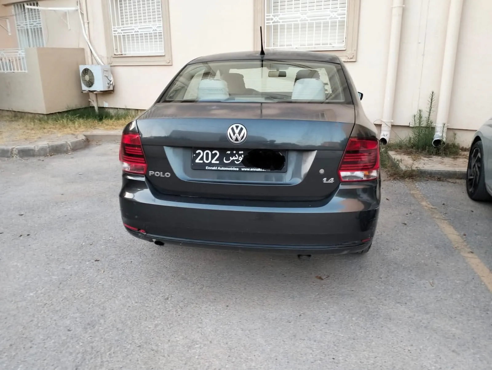 A VENDRE : VOLKSWAGEN POLO SEDAN 1.4 ESSENCE - Tel98479647