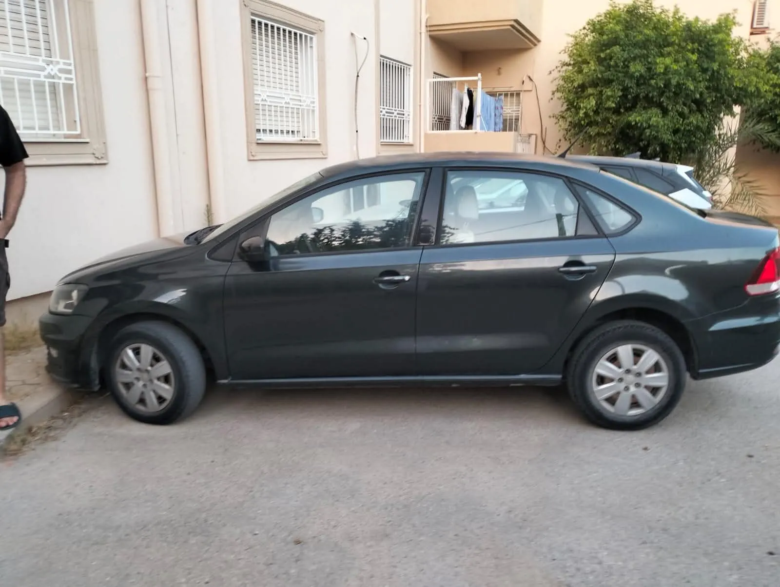 A VENDRE : VOLKSWAGEN POLO SEDAN 1.4 ESSENCE - Tel98479647