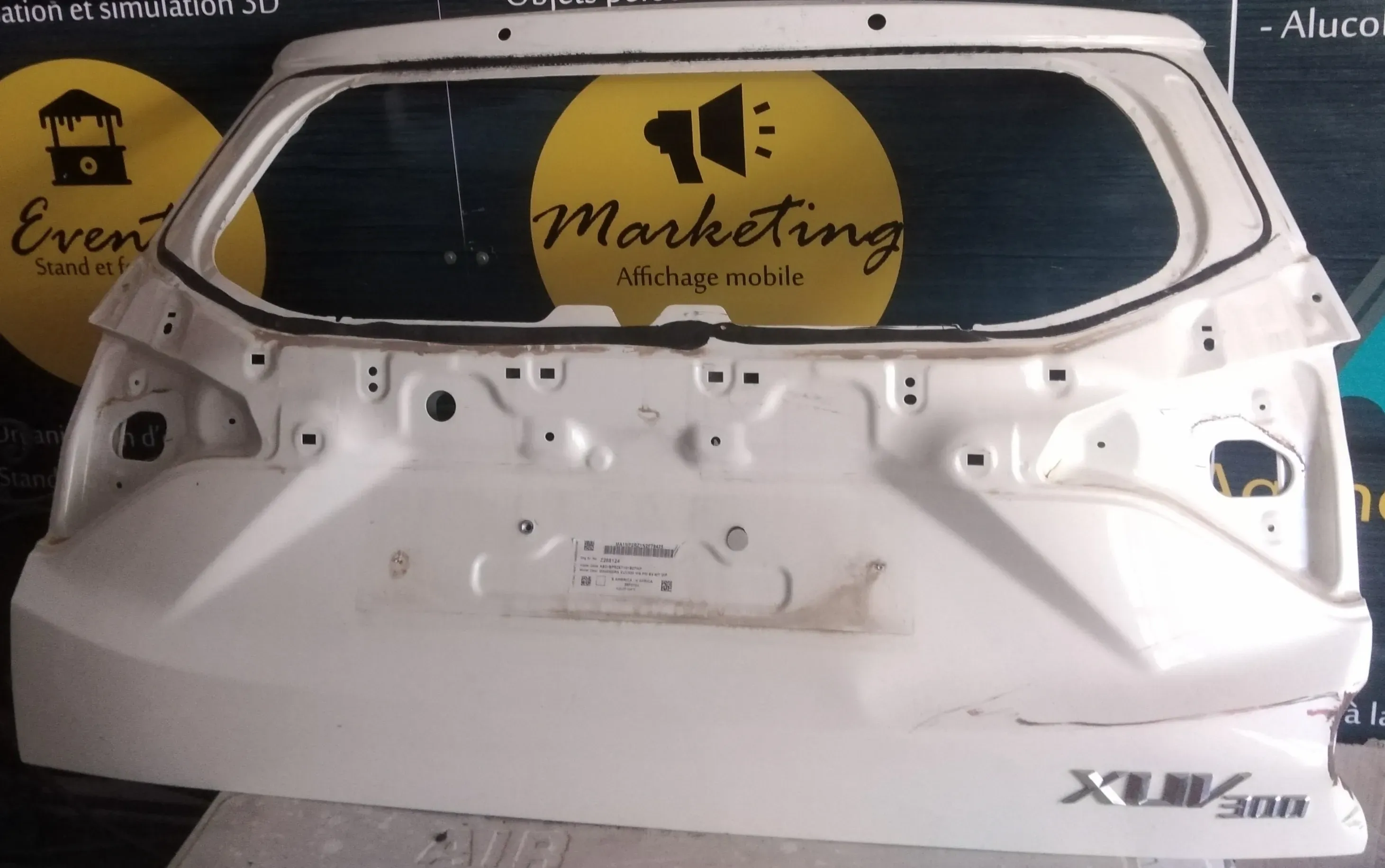 MAHINDRA XUV 300 ( Malle ; Parechoc et sous Parechoc arrière ; Feu anti - brouillard arrière Pièce d'origine 