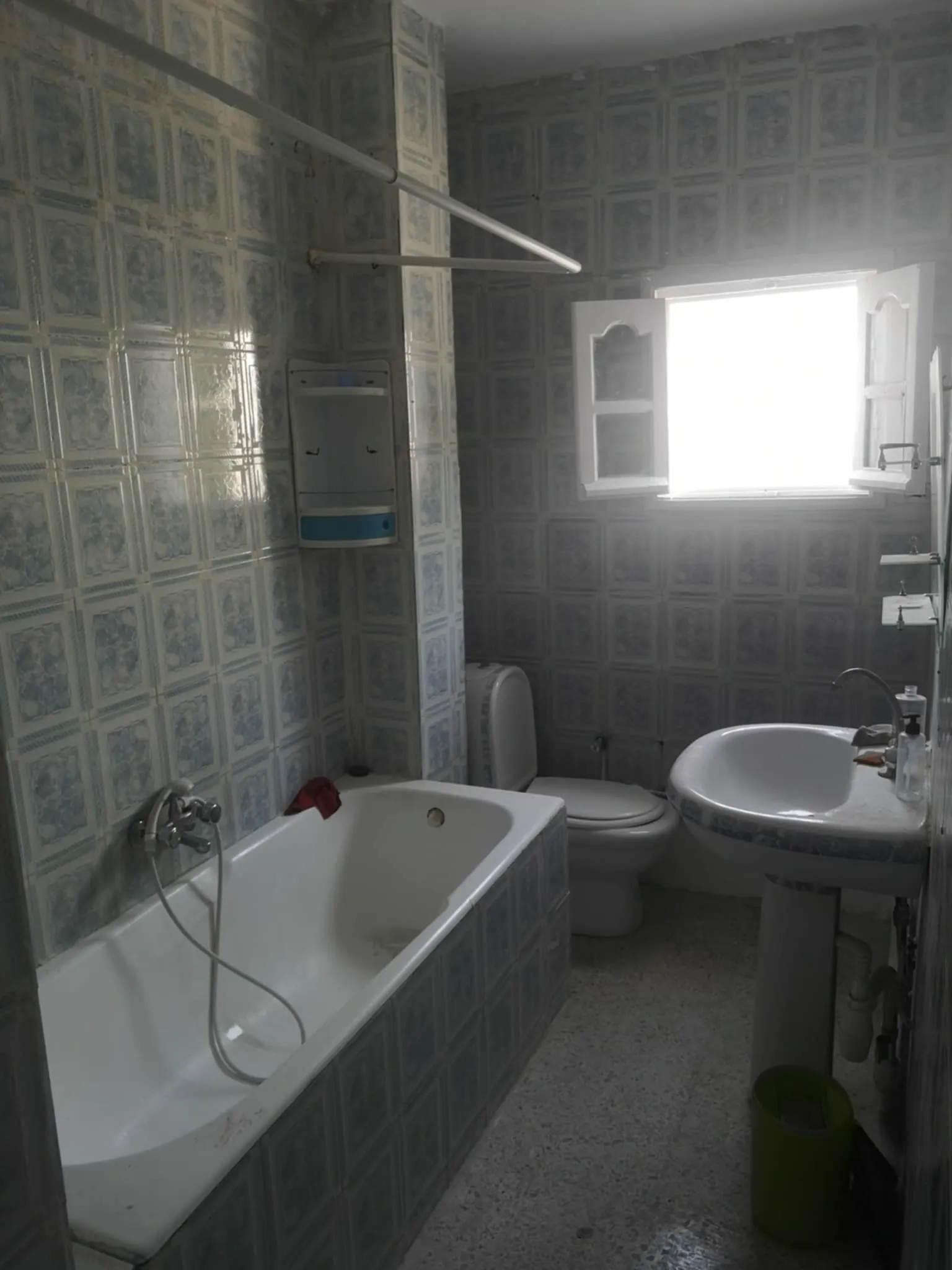 un appartement RDC s+2 vide situé à Menzah 9c